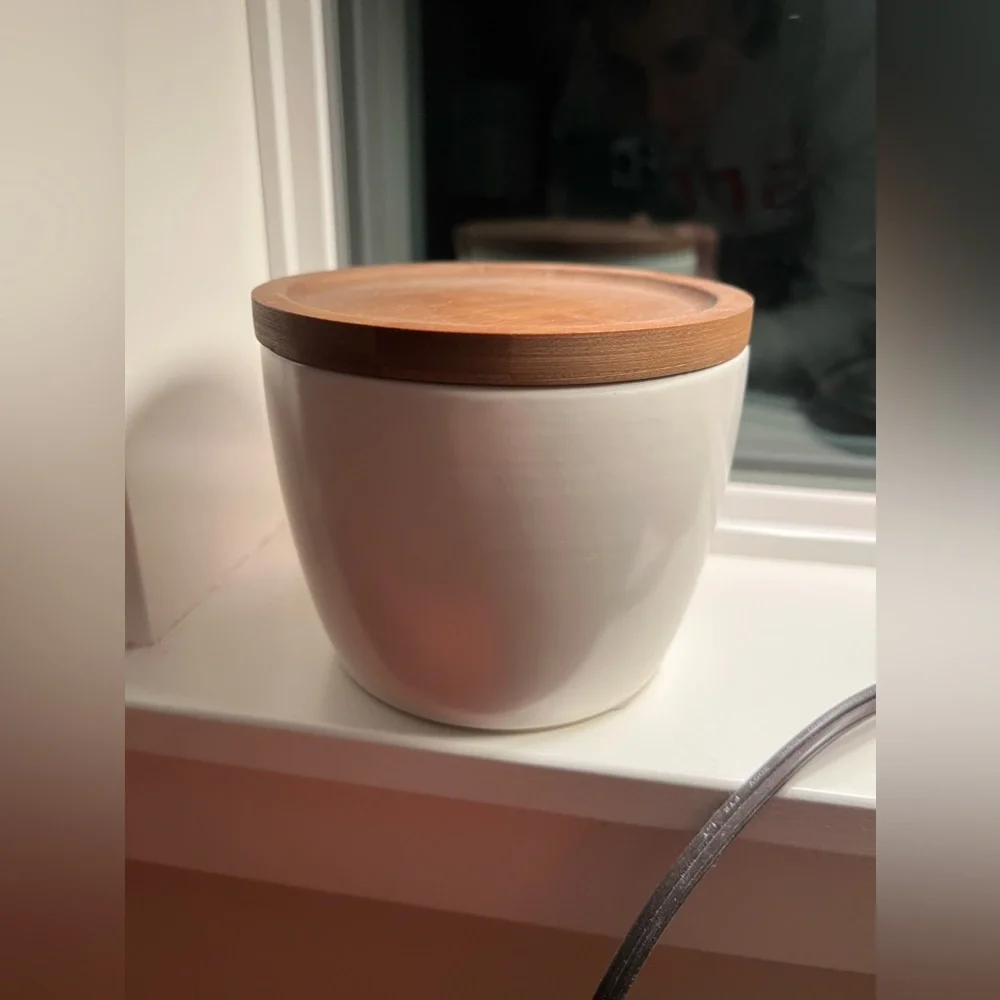 Small ceramic pot with bamboo lid